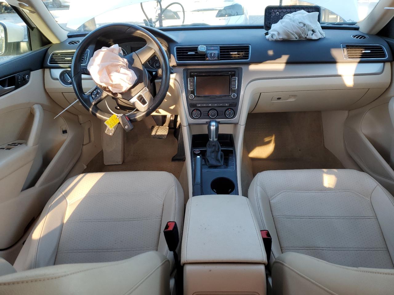 2015 Volkswagen Passat VIN 1VWAT7A39FC115441 Copart auction photo, all over damage thumbnail 8