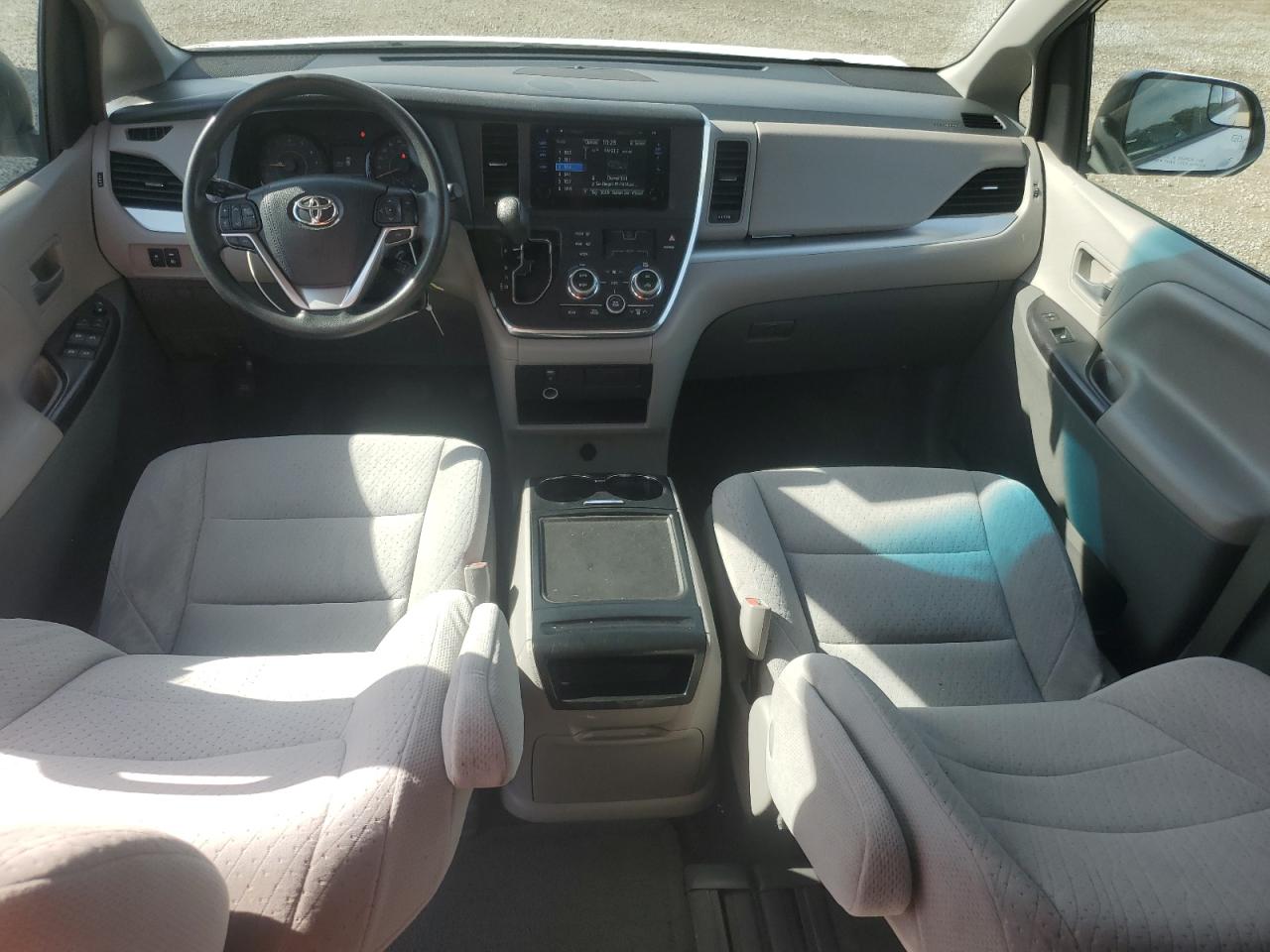 2015 Toyota Sienna VIN 5TDKK3DC3FS640198 Copart auction photo, front end damage thumbnail 8