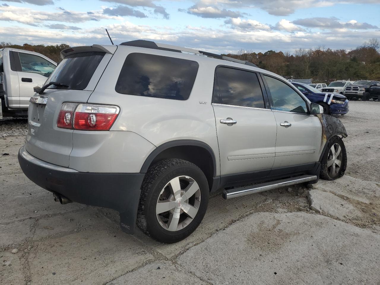 2010 GMC Acadia VIN 1GKLRMED3AJ116217 Copart auction photo, burn damage thumbnail 3