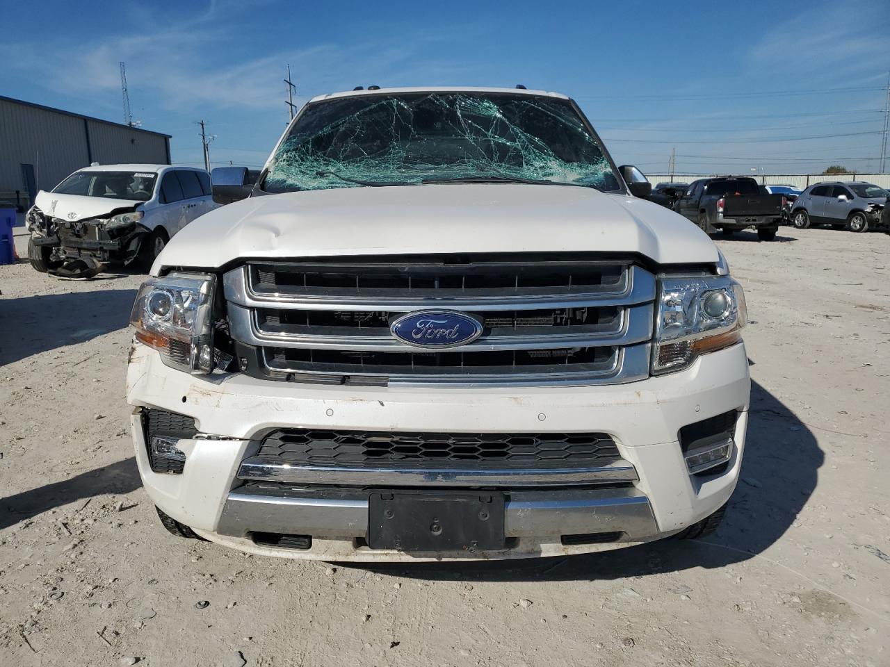 2016 Ford Expedition VIN 1FMJU1LT2GEF02439 Copart auction photo, front end / top/roof damage thumbnail 5