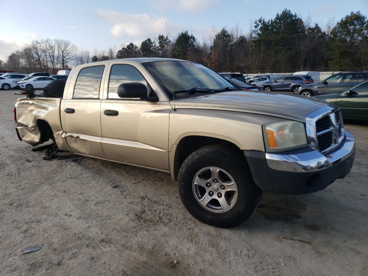 2005 Dodge Dakota VIN 1D7HE48N75S155061 Copart auction photo, rear end / side damage thumbnail 4