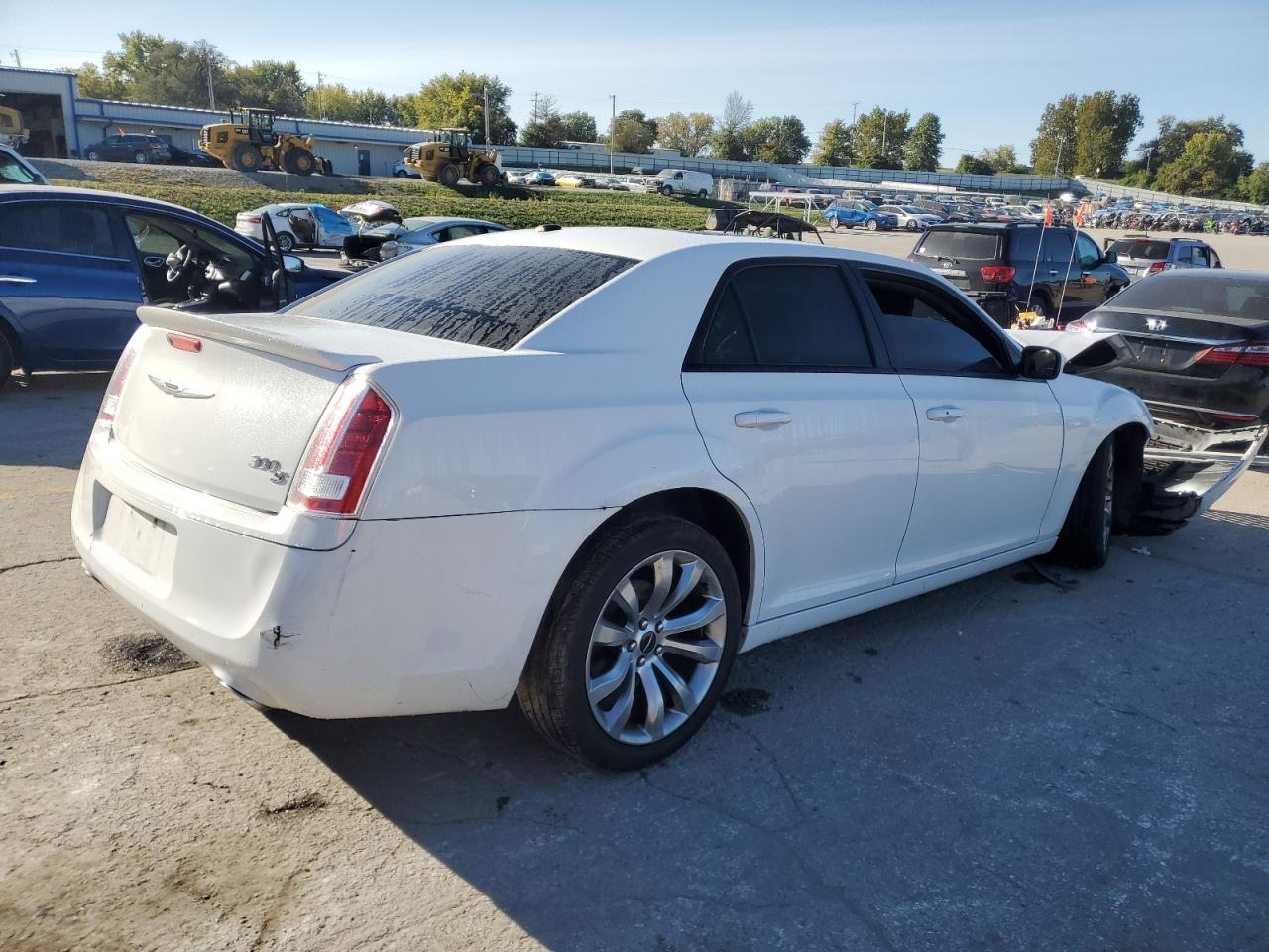 2014 Chrysler 300 VIN 2C3CCABT0EH305894 Copart auction photo, front end / side damage thumbnail 3