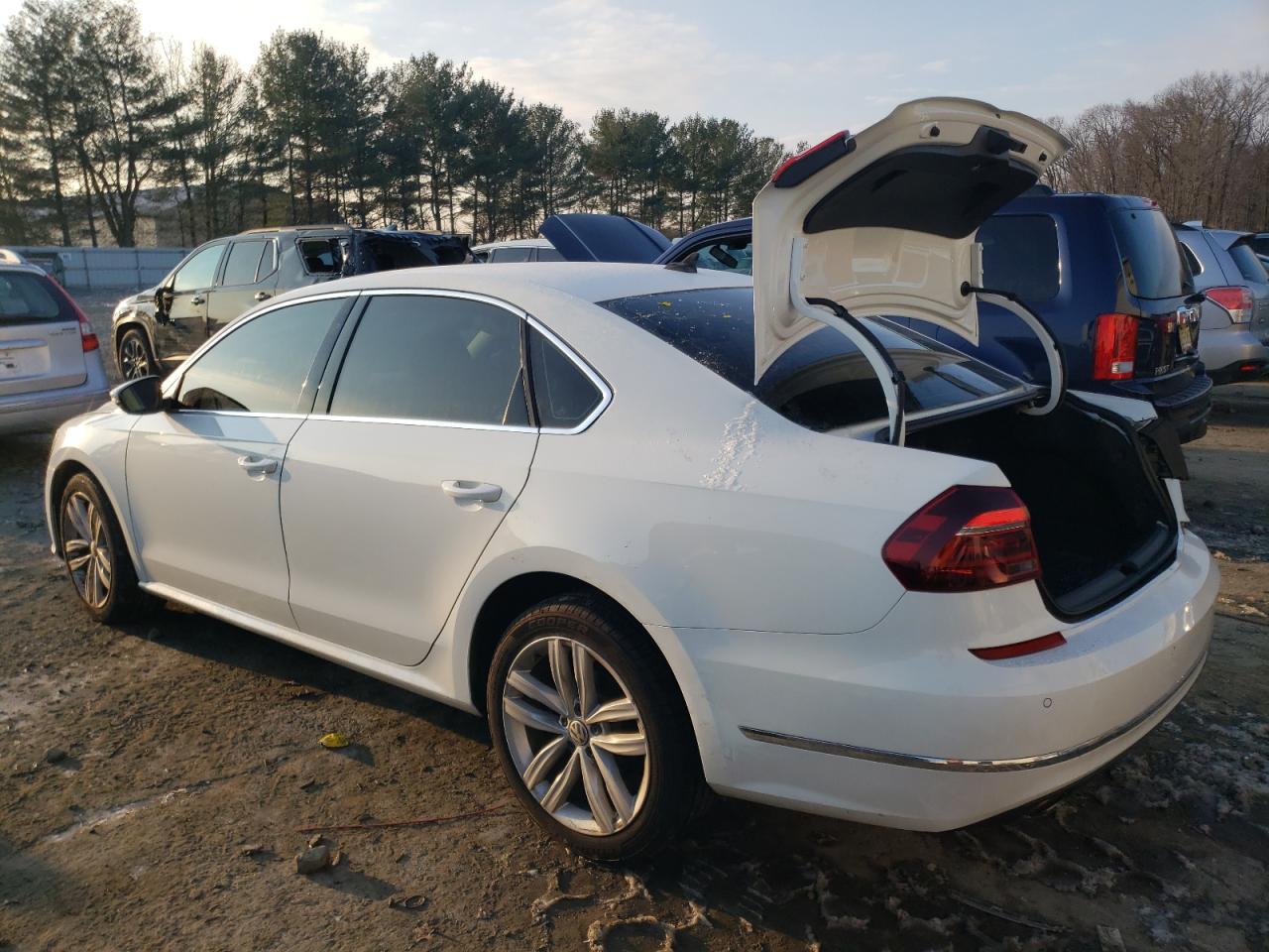 2018 Volkswagen Passat VIN 1VWBA7A37JC011534 Copart auction photo, all over damage thumbnail 2