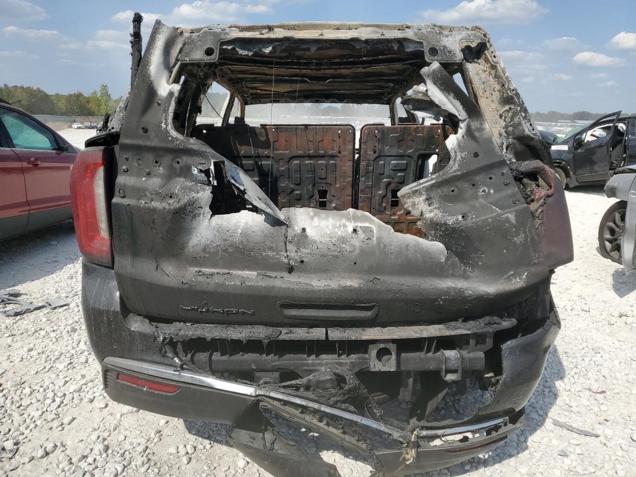 2021 GMC Yukon VIN 1GKS2BKD1MR272514 Copart auction photo, burn damage thumbnail 6