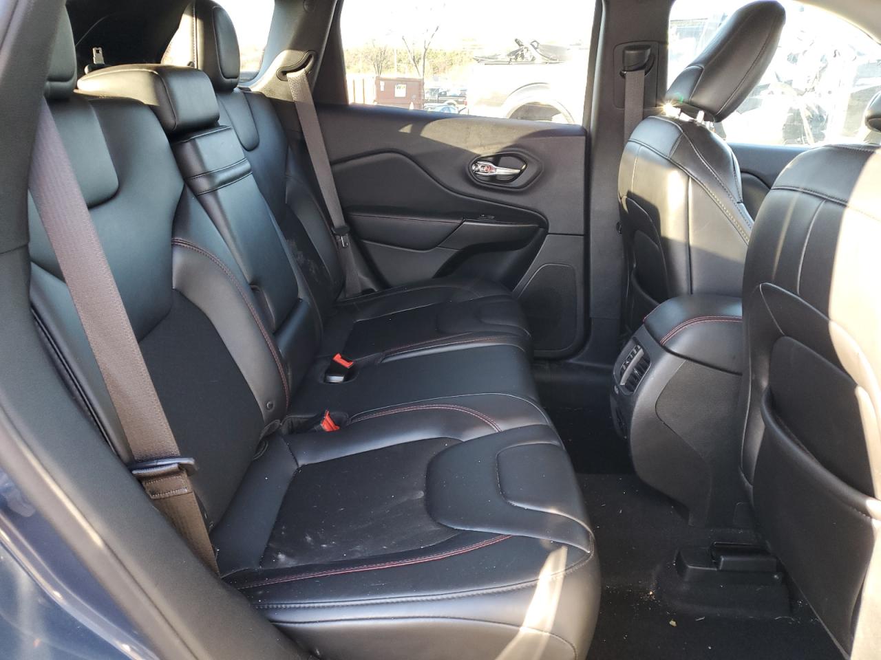 2019 Jeep Cherokee VIN 1C4PJMBX9KD367617 Copart auction photo, front end / minor dent/scratches damage thumbnail 11