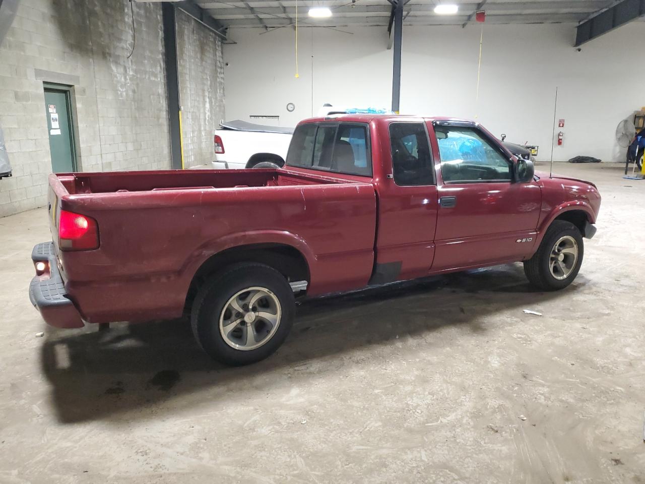 2000 Chevrolet S-10 Pickup VIN 1GCCS1954YK204795 Copart auction photo, front end damage thumbnail 3