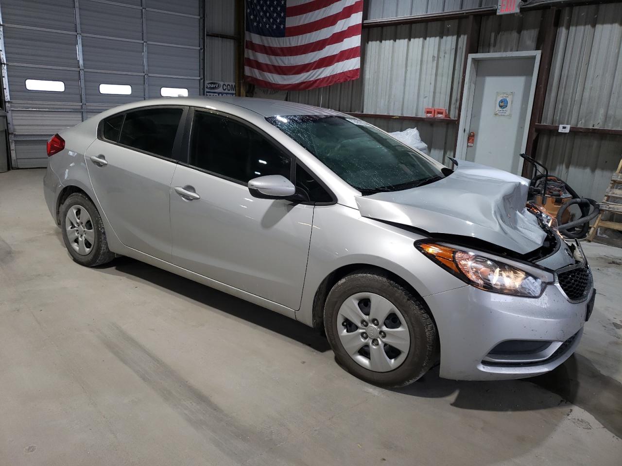 2016 KIA Forte VIN KNAFK4A64G5572925 Copart auction photo, front end / minor dent/scratches damage thumbnail 4