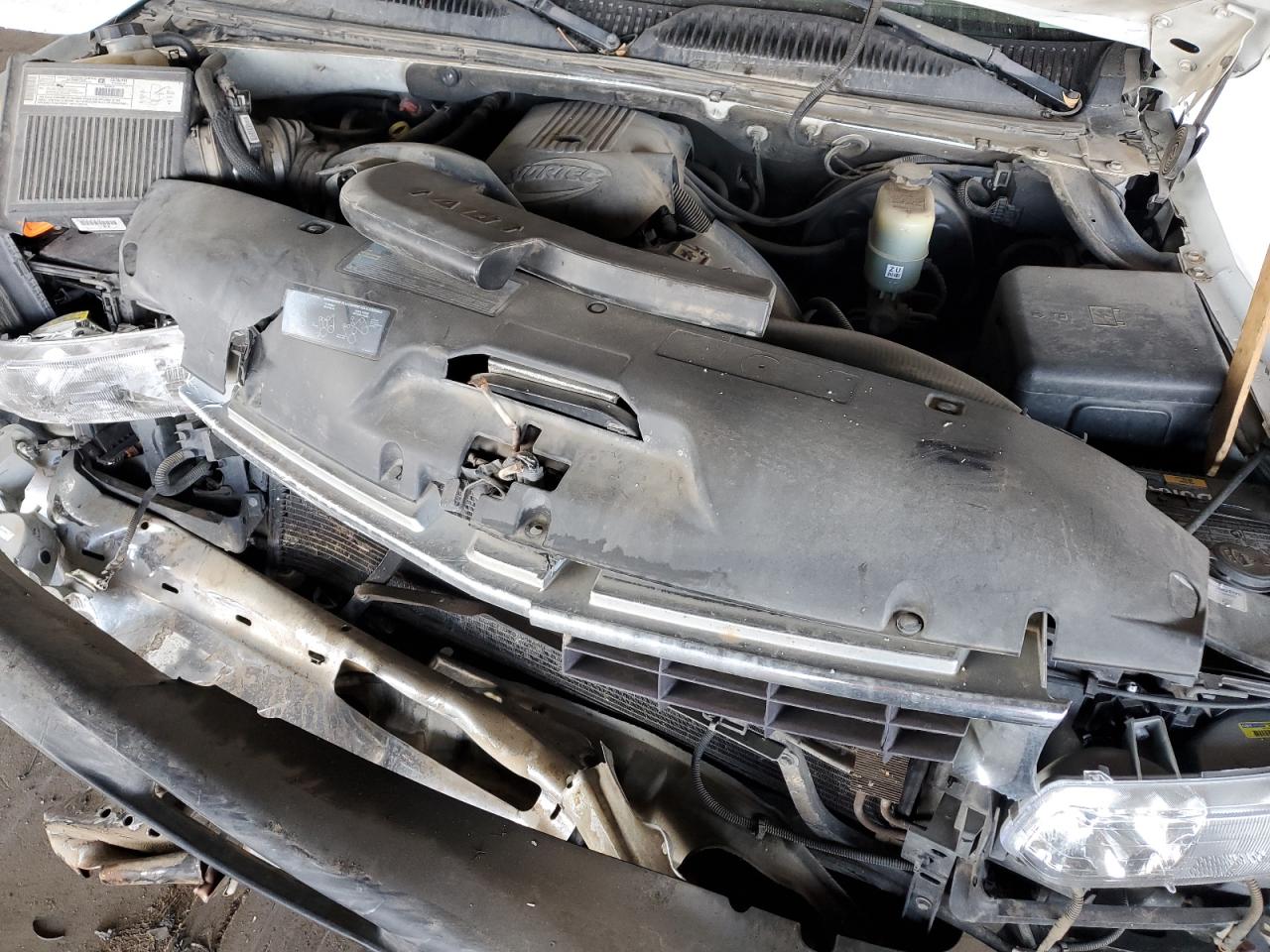 2002 Chevrolet Tahoe VIN 1GNEC13V22R321313 Copart auction photo, front end damage thumbnail 12