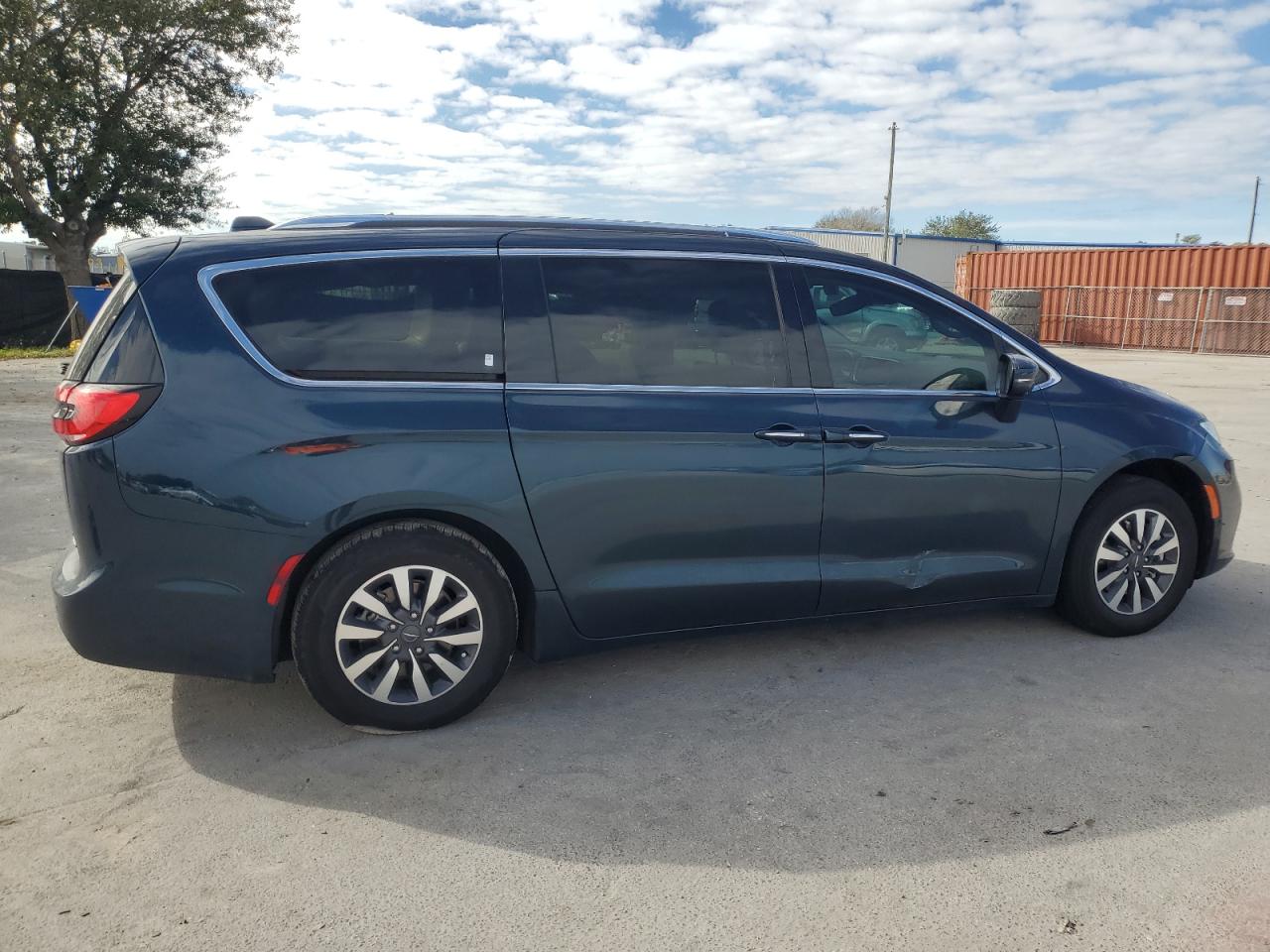 2021 Chrysler Pacifica VIN 2C4RC1L7XMR606057 Copart auction photo, rear end / side damage thumbnail 3