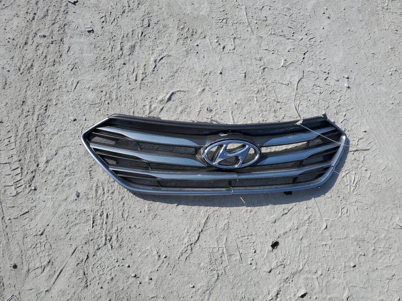 2018 Hyundai Santa Fe VIN 5NMZT3LB6JH101431 Copart auction photo, front end damage thumbnail 13