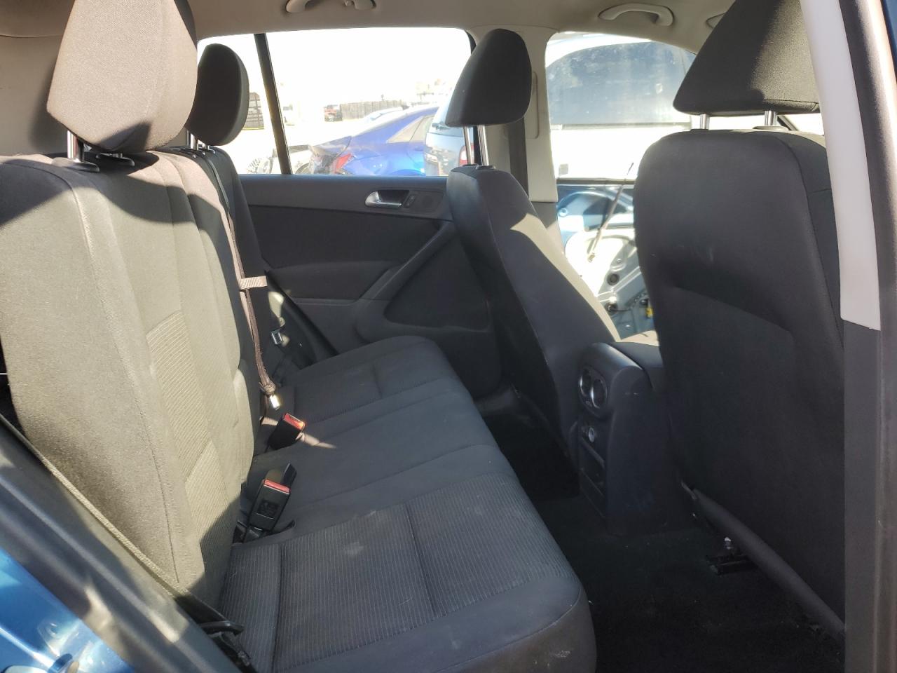 2017 Volkswagen Tiguan VIN WVGBV7AX9HK043214 Copart auction photo, front end / side damage thumbnail 11