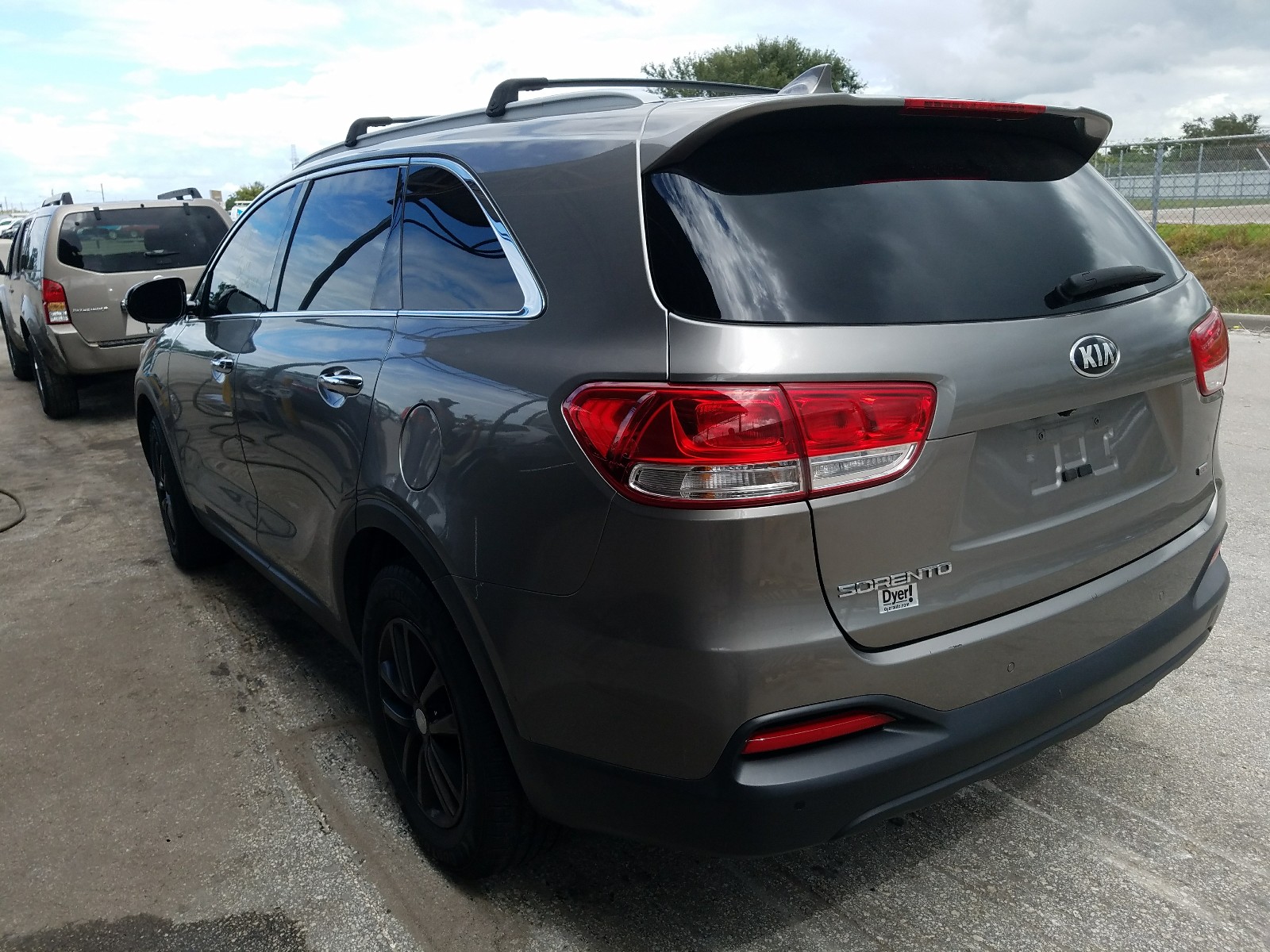 2016 KIA Sorento VIN 5XYPG4A34GG063357 Copart auction photo, burn damage thumbnail 3