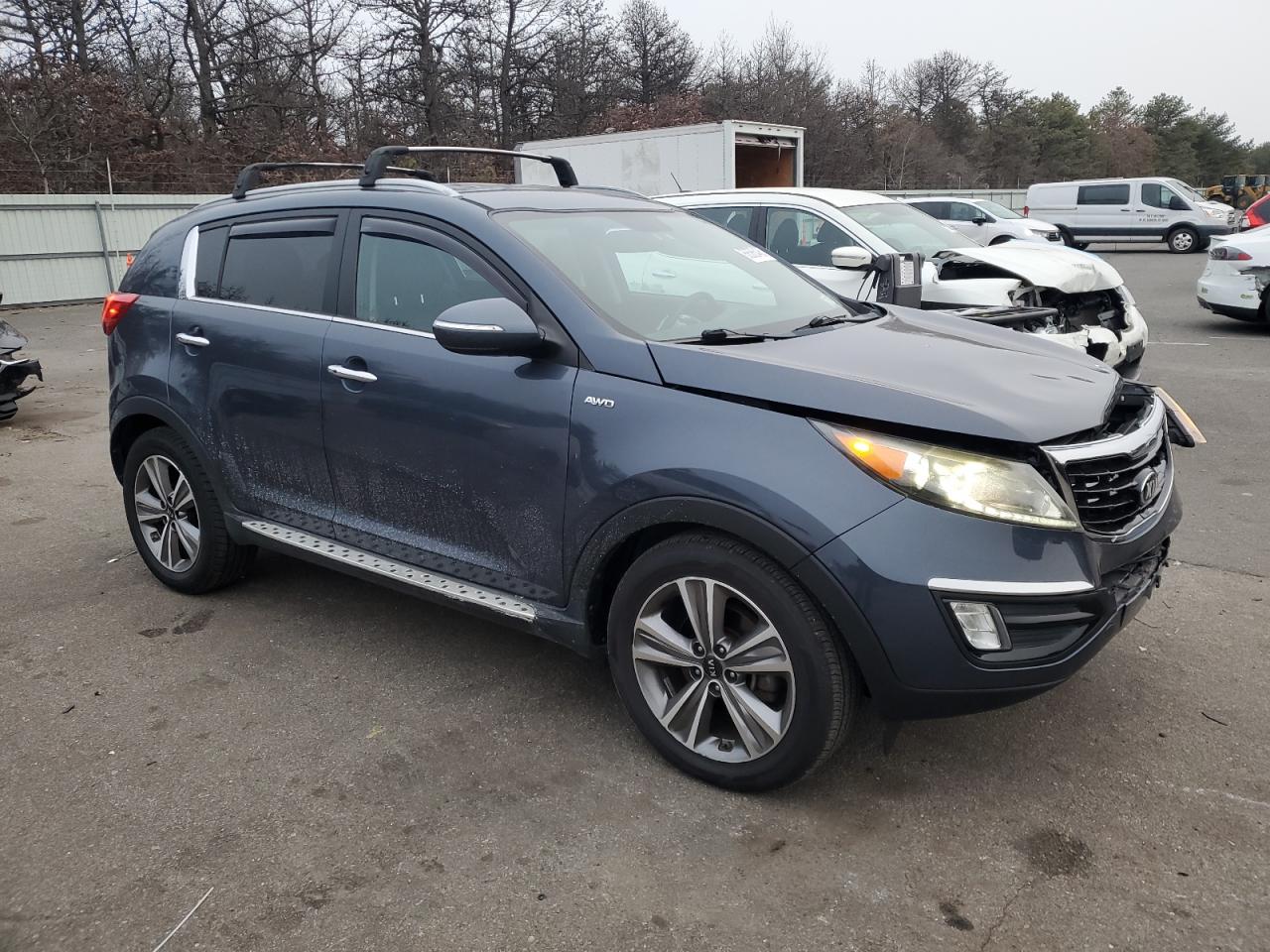 2014 KIA Sportage VIN KNDPCCA69E7657534 Copart auction photo, front end / minor dent/scratches damage thumbnail 4