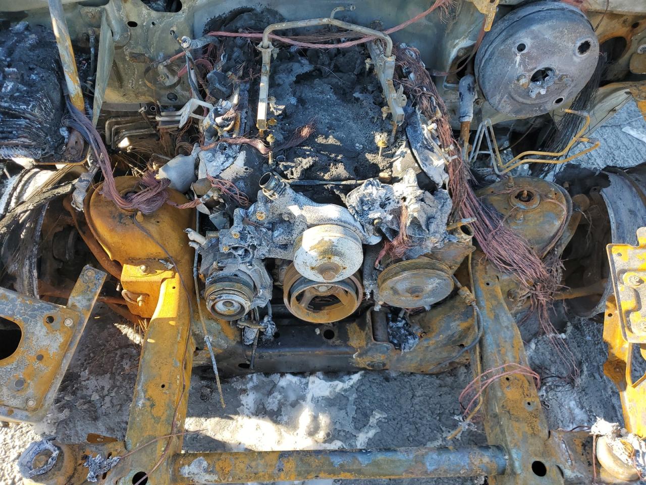 2007 Chevrolet Suburban VIN 1GNFK16307J235134 Copart auction photo, burn - engine / burn - interior damage thumbnail 12