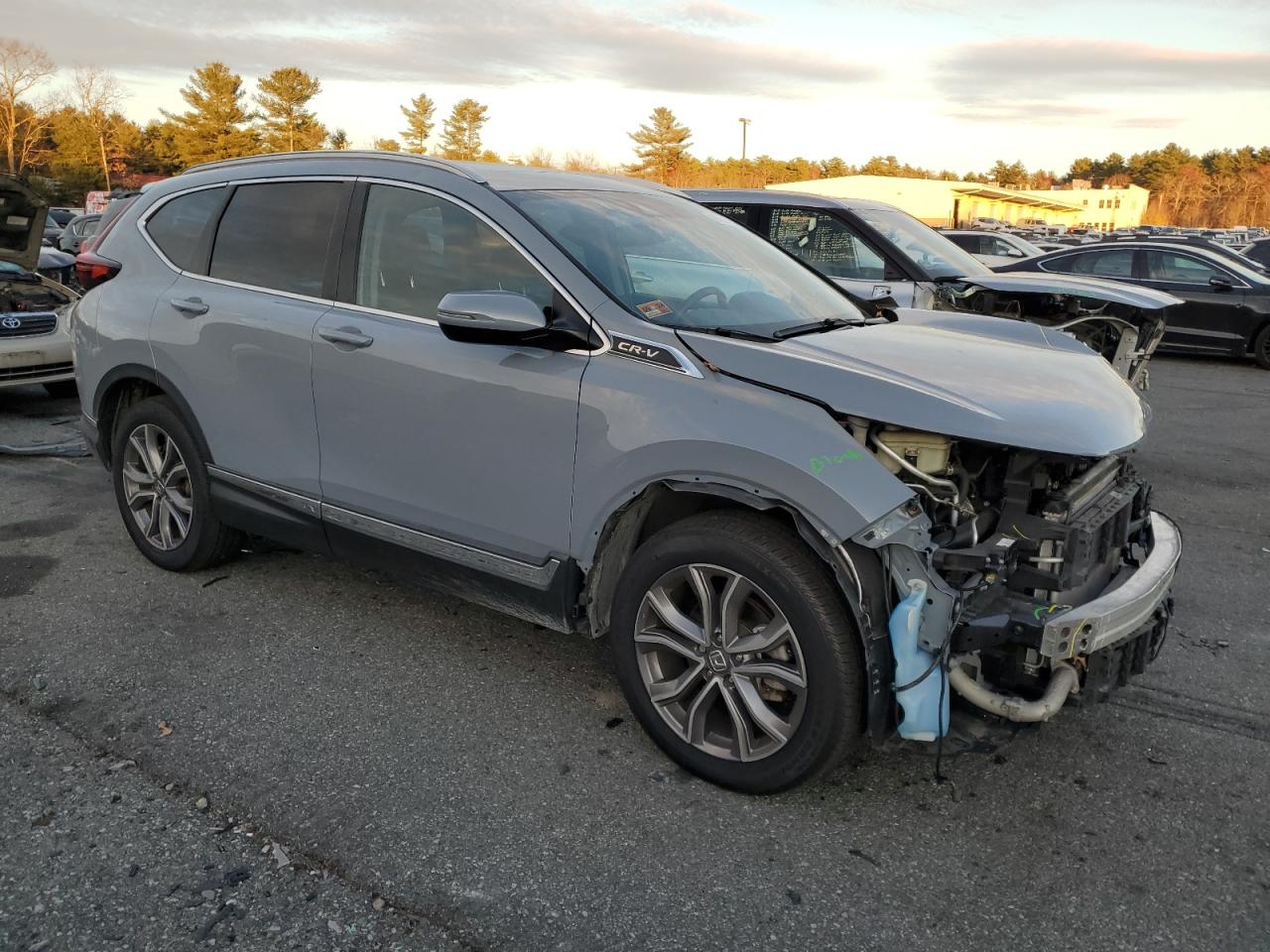 2022 Honda CR-V VIN 2HKRW2H97NH609200 Copart auction photo, front end / minor dent/scratches damage thumbnail 4
