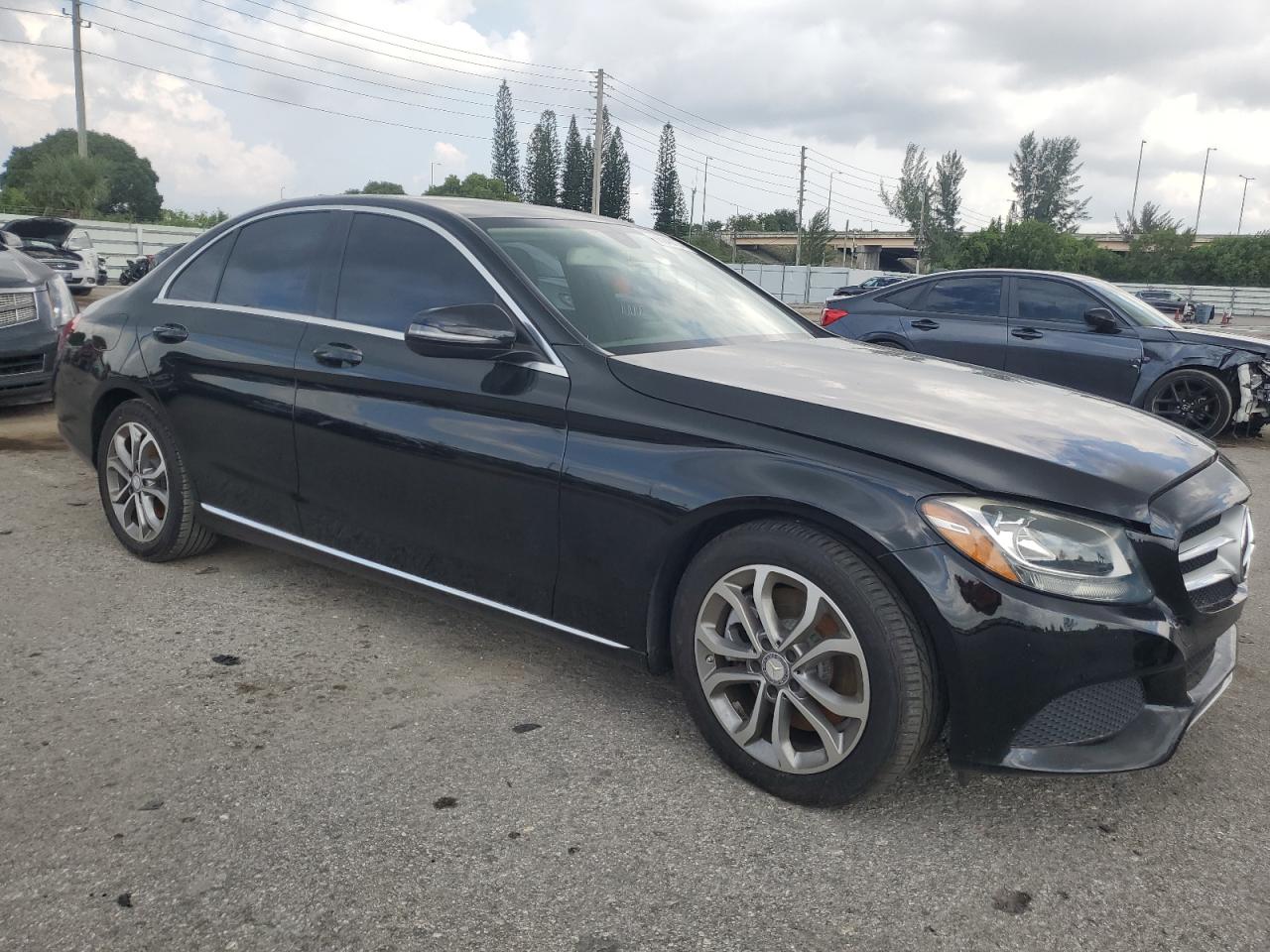 2016 Mercedes-Benz C-klasse VIN 55SWF4JB4GU161784 Copart auction photo, water/flood damage thumbnail 4