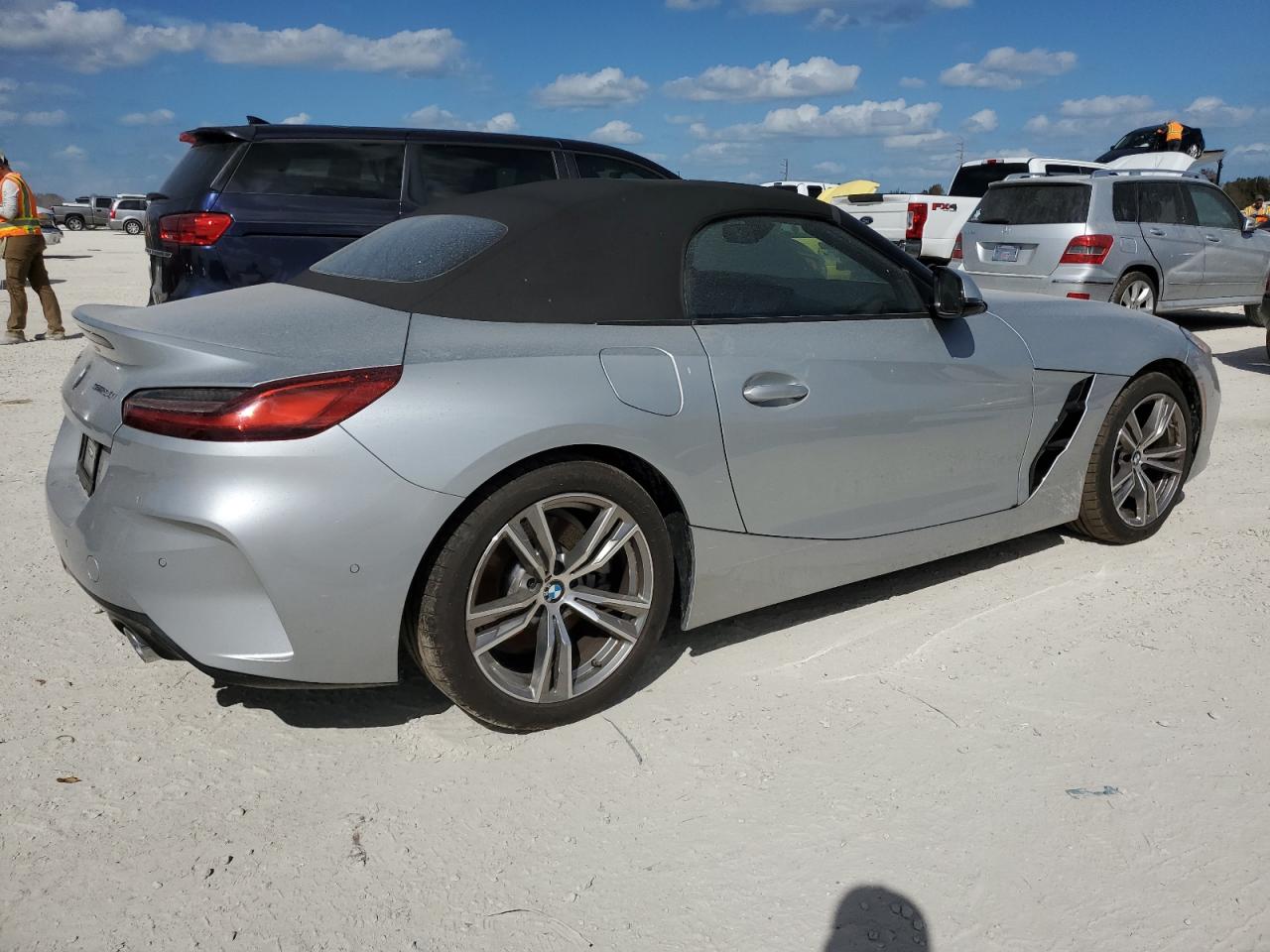 2022 BMW Z4 VIN WBAHF3C06NWX82076 Copart auction photo, water/flood damage thumbnail 3