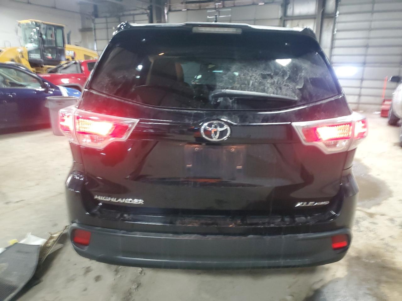2015 Toyota Highlander VIN 5TDJKRFH0FS088540 Copart auction photo, side / rear end damage thumbnail 6