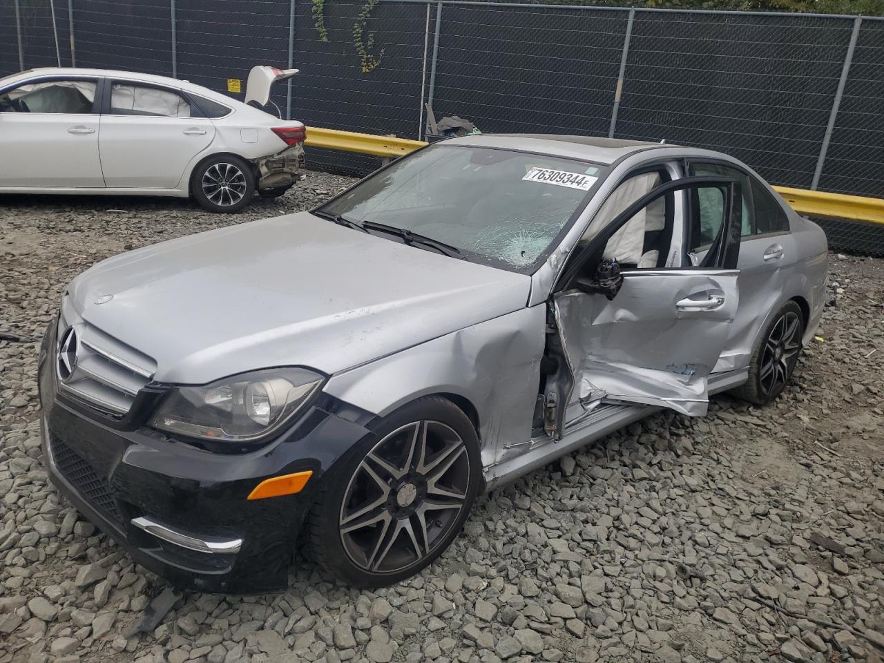 2012 Mercedes-Benz C-klasse VIN WDDGF8BB3CR207773