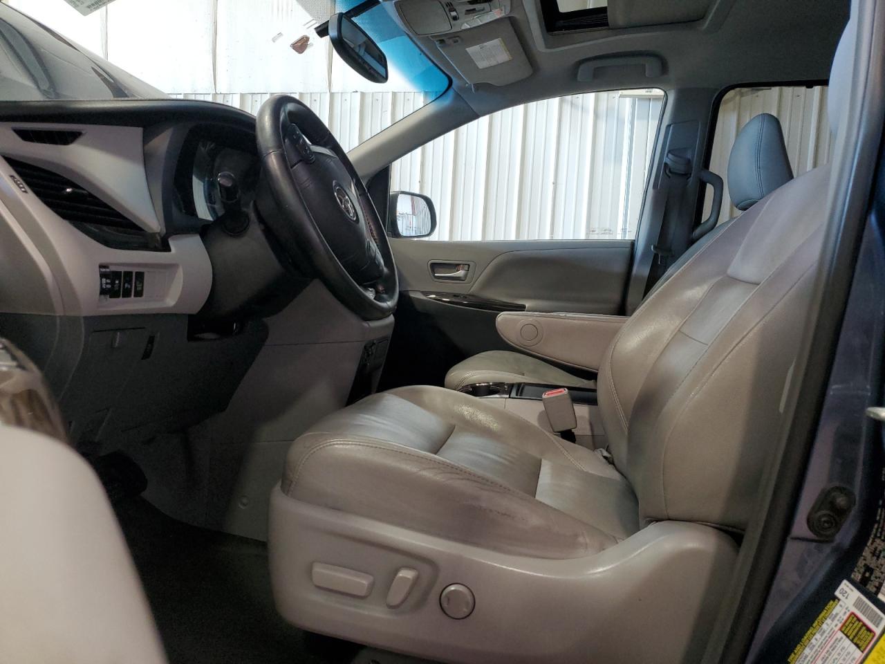 2015 Toyota Sienna VIN 5TDYK3DC9FS574556 Copart auction photo, front end / rear end damage thumbnail 7