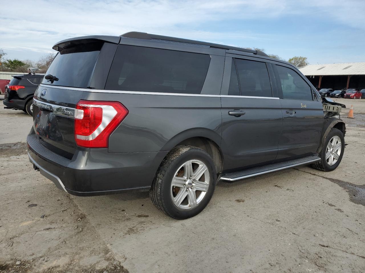 2020 Ford Expedition VIN 1FMJK1HT2LEA55667 Copart auction photo, front end / side damage thumbnail 3