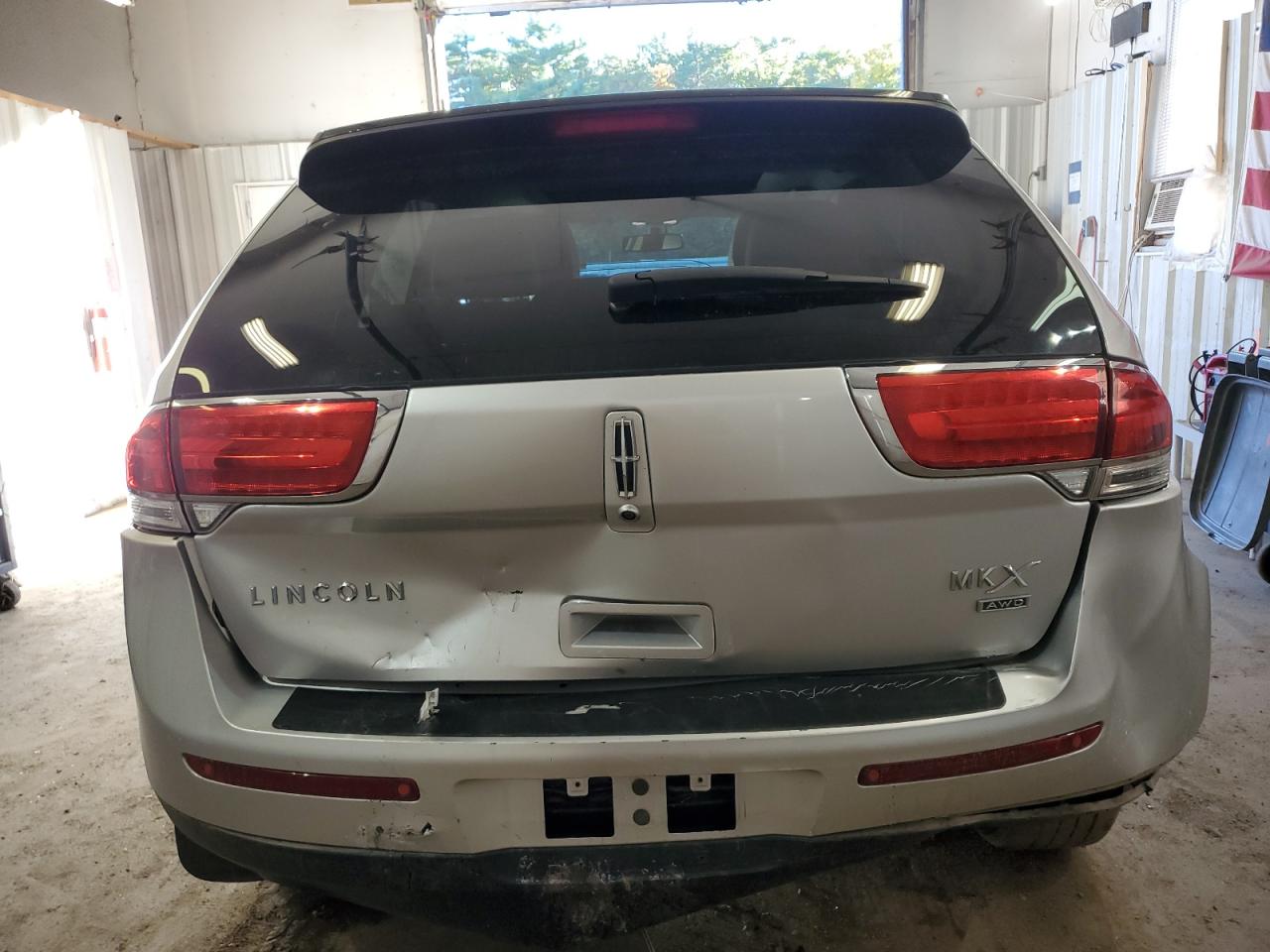 2015 Lincoln MKX VIN 2LMDJ8JK6FBL32724 Copart auction photo, rear end / minor dent/scratches damage thumbnail 6