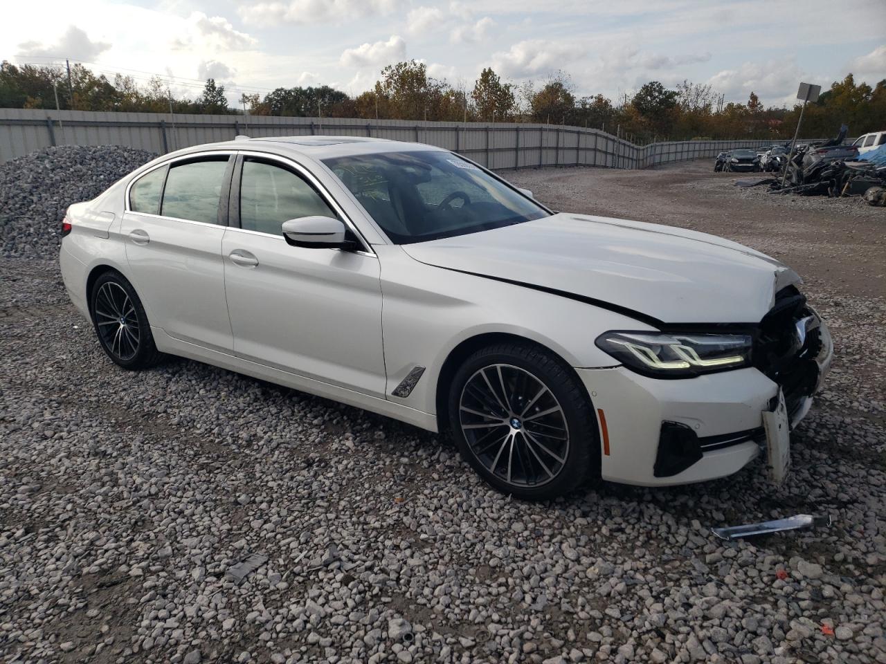2021 BMW 5er VIN WBA53BH01MCF75127 Copart auction photo, front end damage thumbnail 4