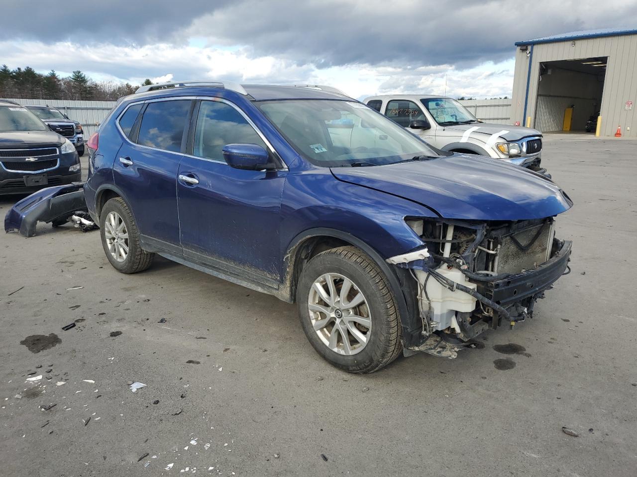 2017 Nissan Rogue VIN KNMAT2MV9HP584527 Copart auction photo, front end damage thumbnail 4