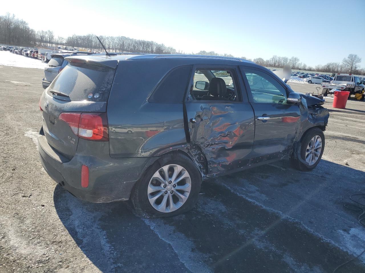 2015 KIA Sorento VIN 5XYKUDA70FG558806 Copart auction photo, front end / side damage thumbnail 3