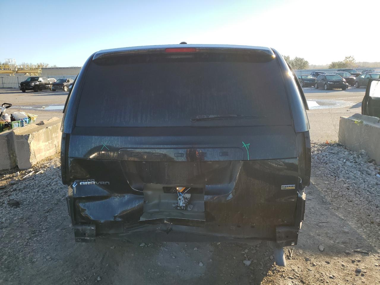 2018 Dodge Caravan VIN 2C4RDGBGXJR307598 Copart auction photo, rear end damage thumbnail 6