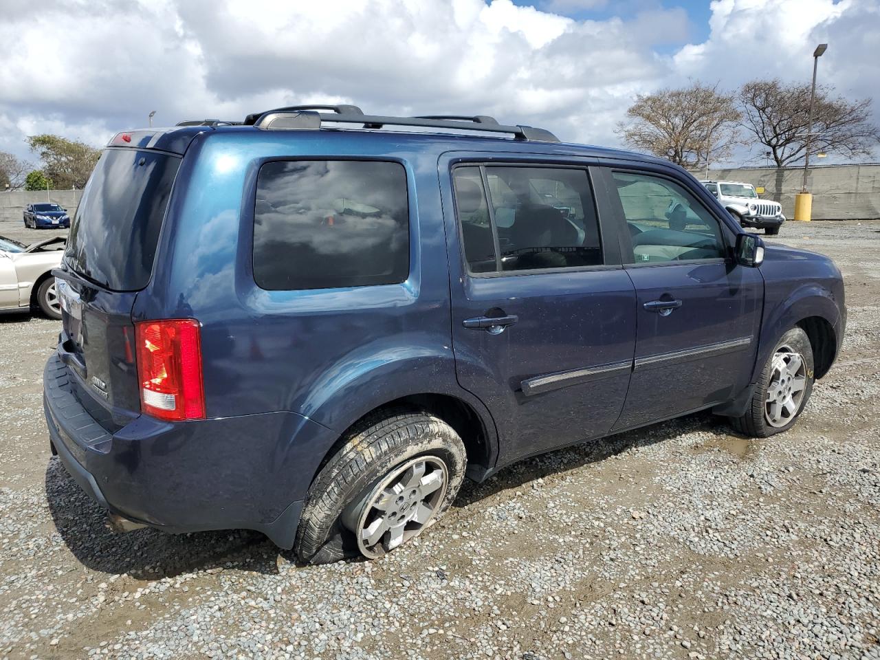 2011 Honda Pilot VIN 5FNYF4H95BB100952 Copart auction photo, minor dent/scratches damage thumbnail 3