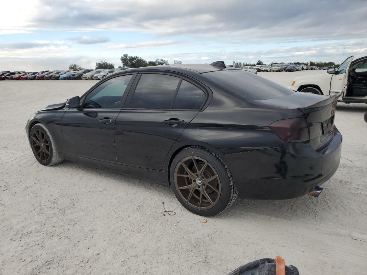 2013 BMW 3er VIN WBA3B1C58DF462584 Copart auction photo, front end / minor dent/scratches damage thumbnail 2