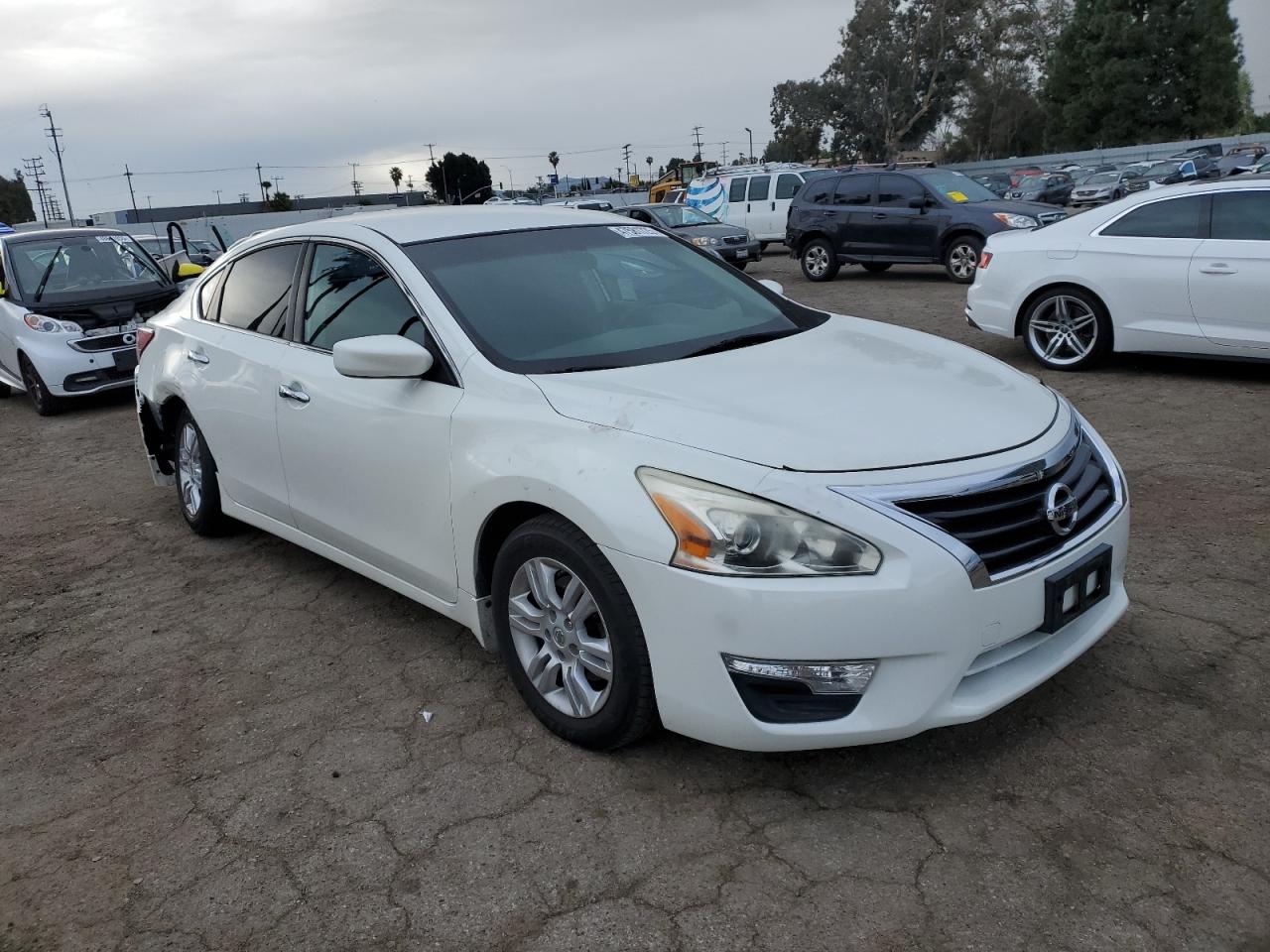 2013 Nissan Altima VIN 1N4AL3AP1DN560715 Copart auction photo, side / minor dent/scratches damage thumbnail 4