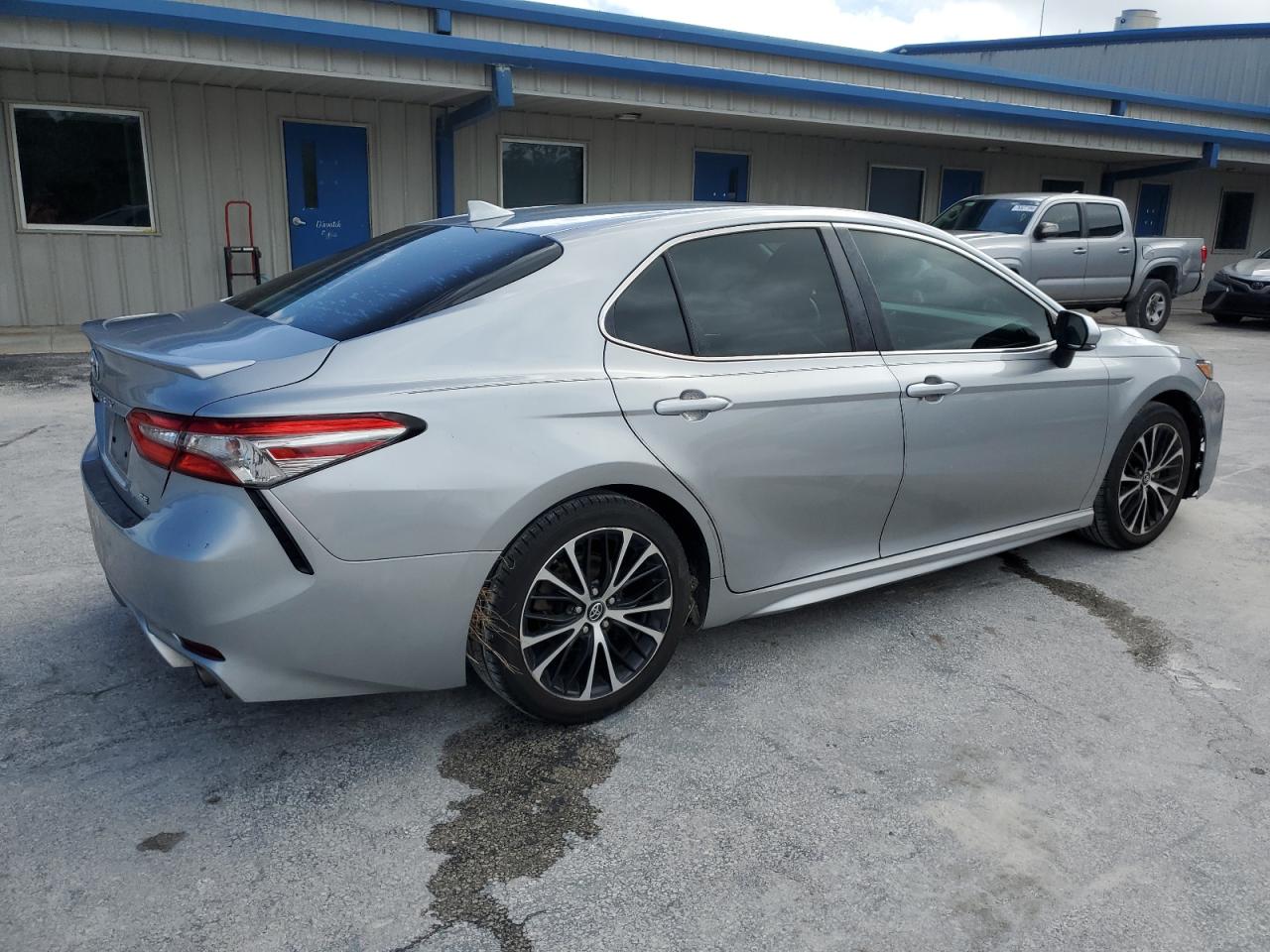 2019 Toyota Camry VIN 4T1B11HK0KU700559 Copart auction photo, rear end damage thumbnail 3