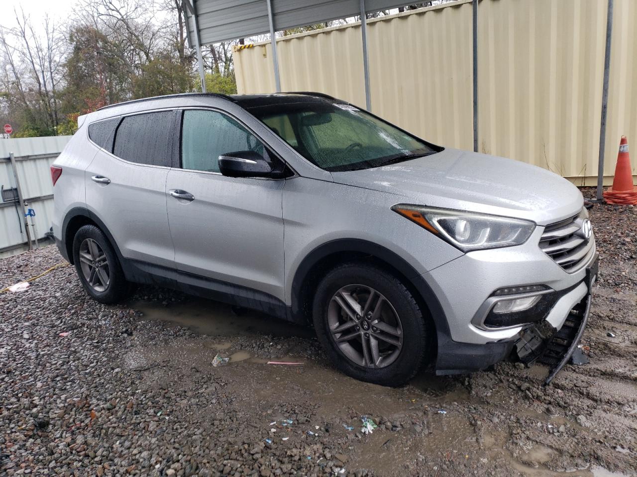 2017 Hyundai Santa Fe VIN 5XYZU3LBXHG463909 Copart auction photo, front end / minor dent/scratches damage thumbnail 4