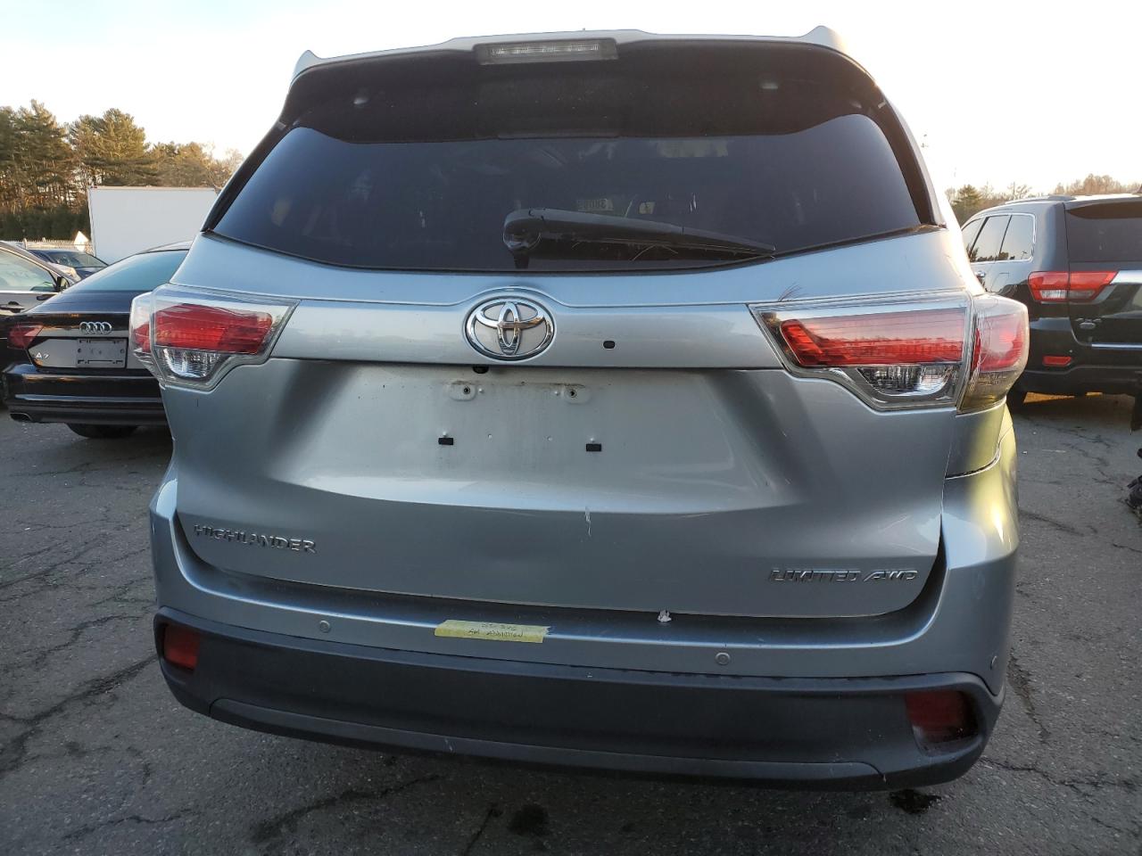 2015 Toyota Highlander VIN 5TDDKRFH4FS221409 Copart auction photo, front end damage thumbnail 6