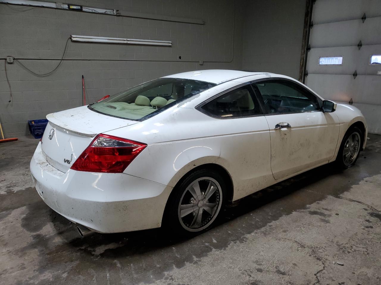 2009 Honda Accord VIN 1HGCS22839A005448 Copart auction photo, undercarriage damage thumbnail 3