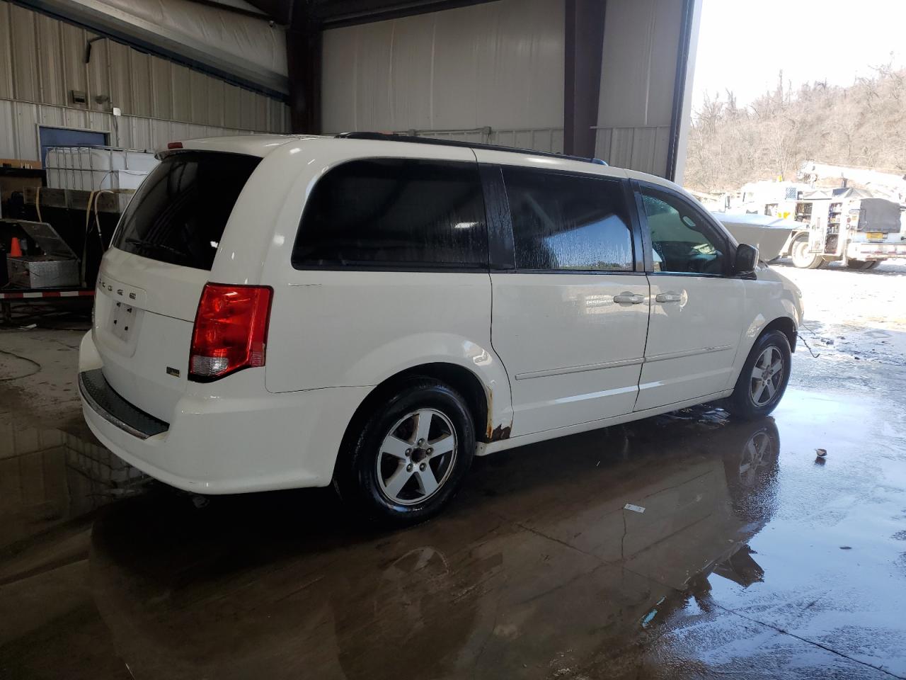 2011 Dodge Caravan VIN 2D4RN3DG8BR637697 Copart auction photo, front end damage thumbnail 3
