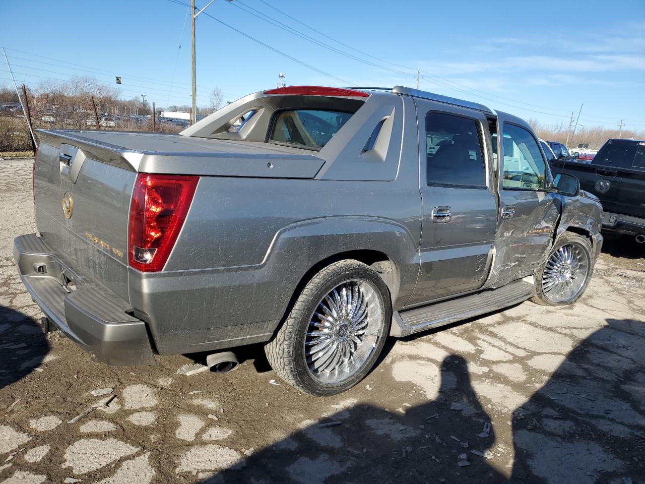 2002 Cadillac Escalade VIN 3GYEK63NX2G346057 Copart auction photo, side / front end damage thumbnail 3