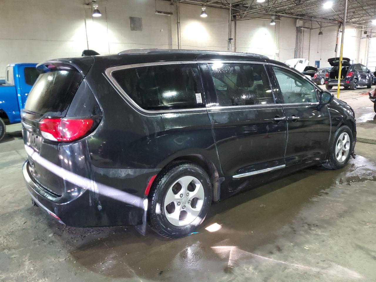 2017 Chrysler Pacifica VIN 2C4RC1EG4HR570241 Copart auction photo, front end / mechanical damage thumbnail 3