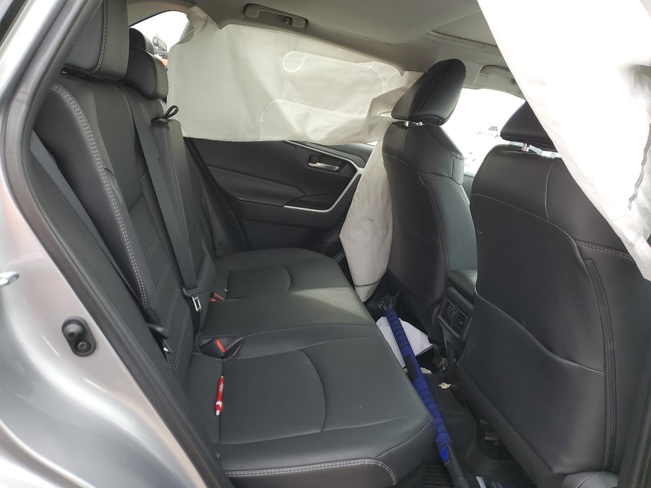 2021 Toyota RAV 4 VIN 4T3B6RFV4MU036211 Copart auction photo, biohazard/chemical / all over damage thumbnail 11