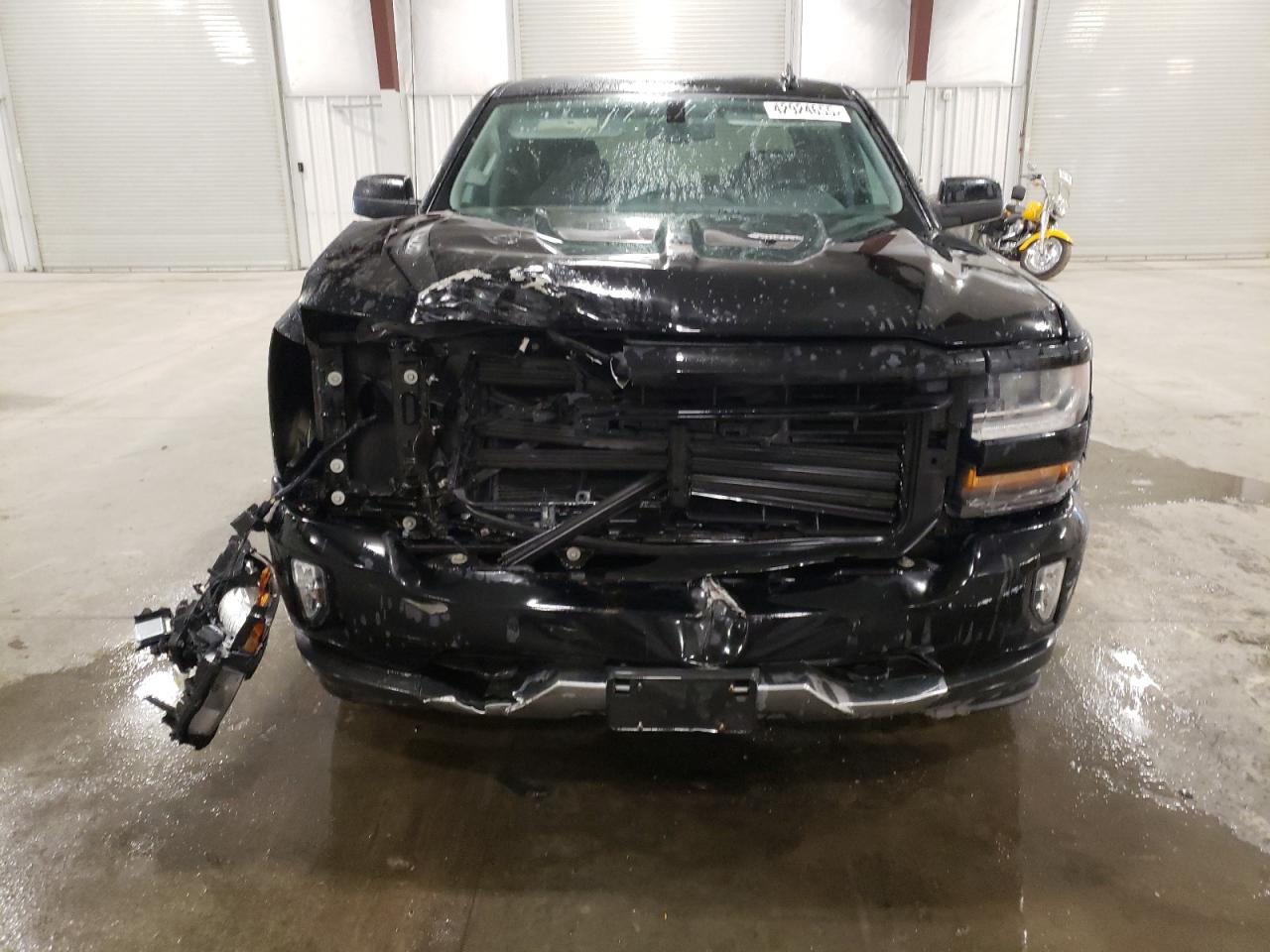 2017 Chevrolet Silverado VIN 3GCUKRECXHG308495 Copart auction photo, front end / side damage thumbnail 5