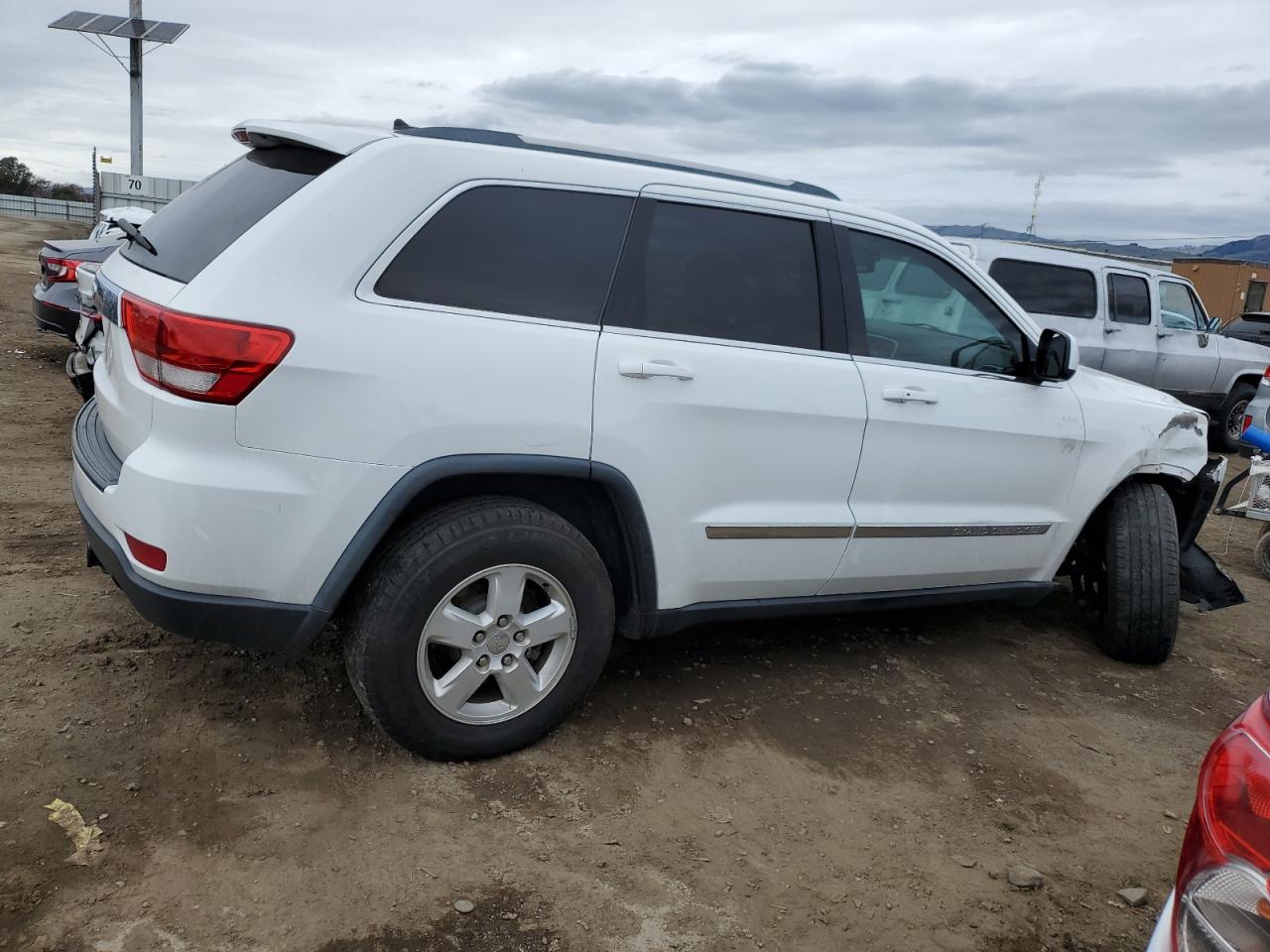 2013 Jeep Grand Cherokee VIN 1C4RJFAGXDC553147 Copart auction photo, front end / side damage thumbnail 3