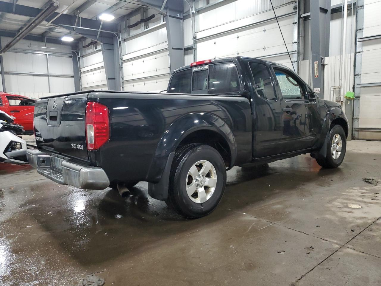 2009 Nissan Navara (Frontier) VIN 1N6AD06WX9C408275 Copart auction photo, side / front end damage thumbnail 3