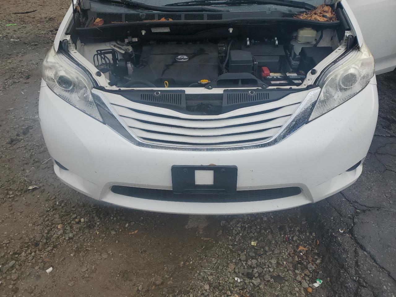 2015 Toyota Sienna VIN 5TDKK3DC2FS608102 Copart auction photo, rear end / minor dent/scratches damage thumbnail 12