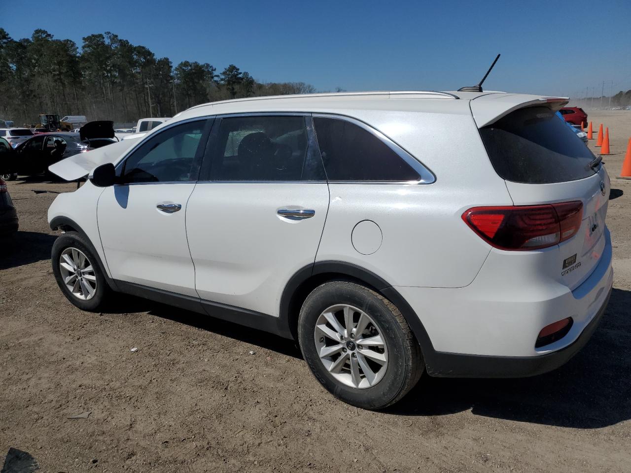 2020 KIA Sorento VIN 5XYPG4A32LG683828 Copart auction photo, front end damage thumbnail 2