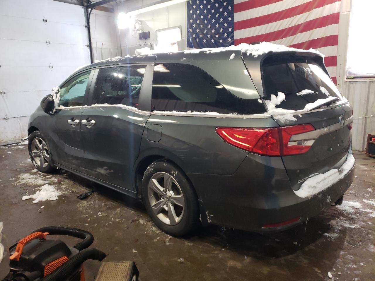 2020 Honda Odyssey VIN 5FNRL6H72LB029184 Copart auction photo, front end / minor dent/scratches damage thumbnail 2