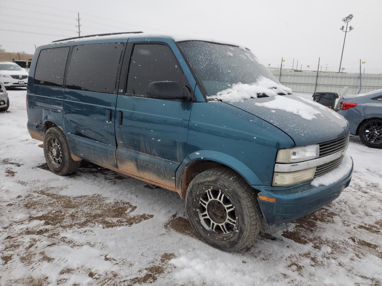 2000 Chevrolet Astro VIN 1GNEL19W3YB108484 Copart auction photo, side / rear end damage thumbnail 4