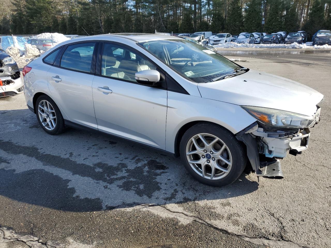 2015 Ford Focus VIN 1FADP3F21FL267233 Copart auction photo, front end / minor dent/scratches damage thumbnail 4