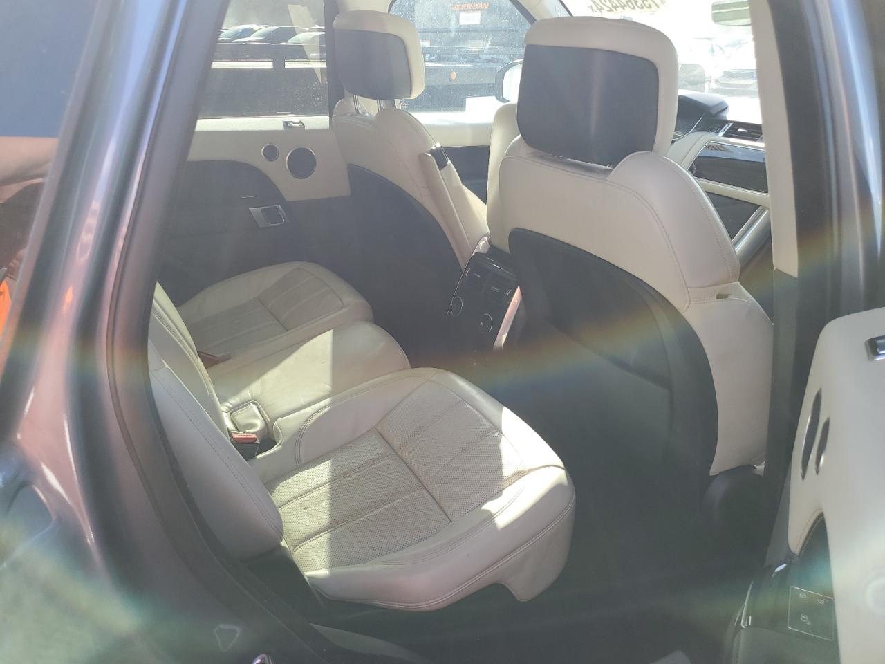 2019 Land Rover Range Rover VIN SALWR2RU1KA874283 Copart auction photo, water/flood / minor dent/scratches damage thumbnail 11